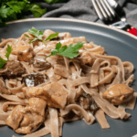 Kremasta pasta s piletinom i gljivama - Recept