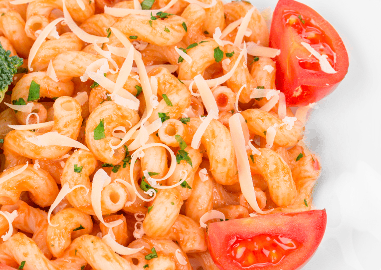 Makaroni sa paradajz sosom i sirom - Recept