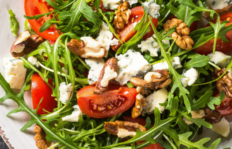 Salata sa rukolom orasima i sirom - Recept