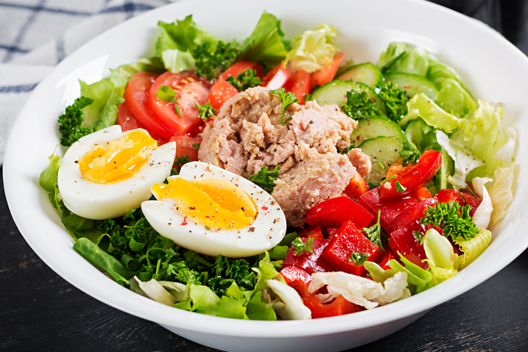 Salata sa tunjevinom i kuhanim jajima - Recept