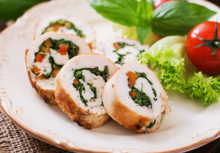 Rolovana piletina sa špinatom i kajmakom - Recept
