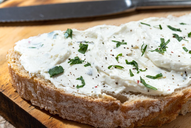 Namaz od bijelog luka i jogurta - Recept